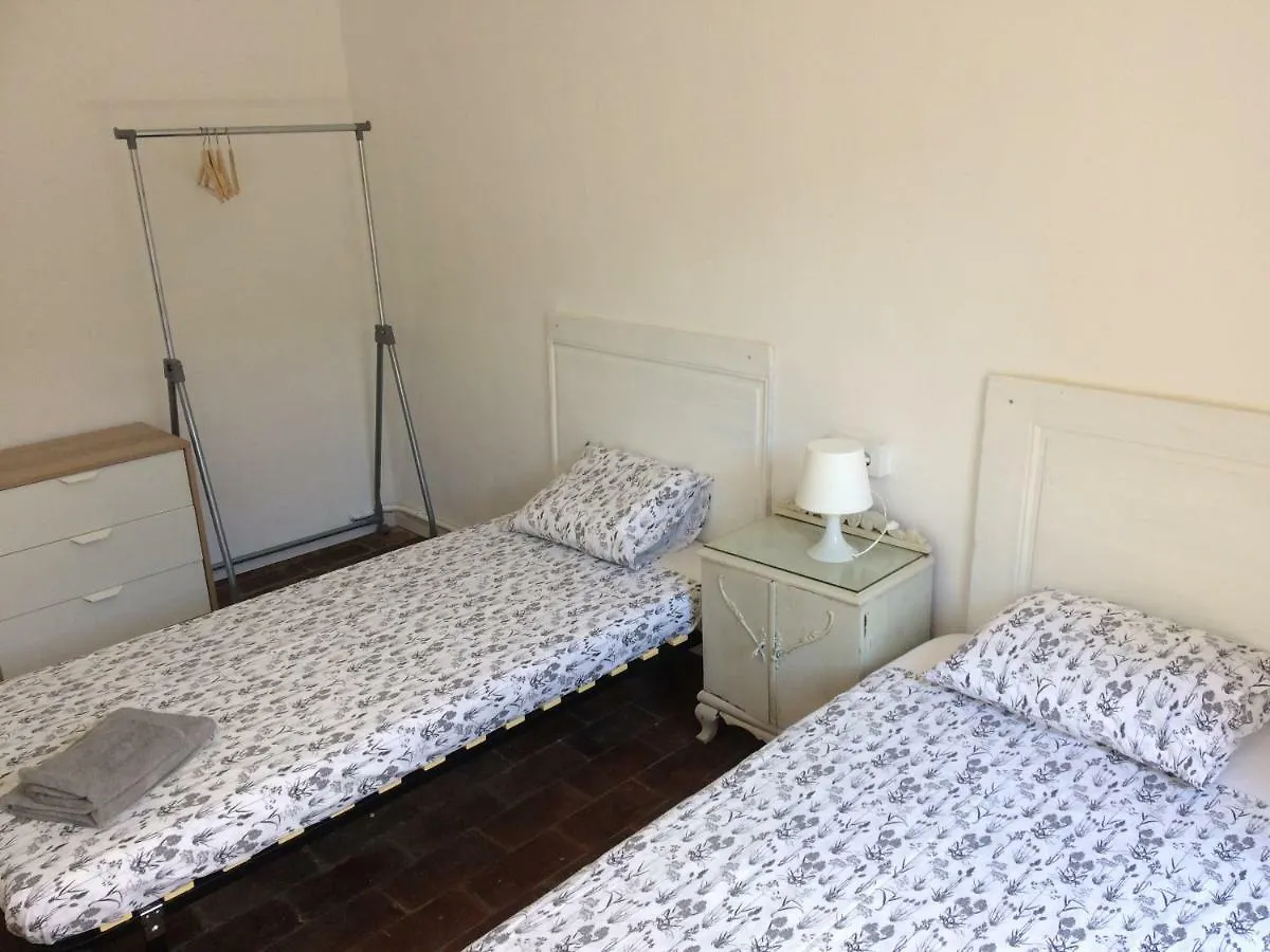 Cal Mestre - Apartament 4 Pax. 1Er Pis Castellfollit de la Roca 0*,  Spain